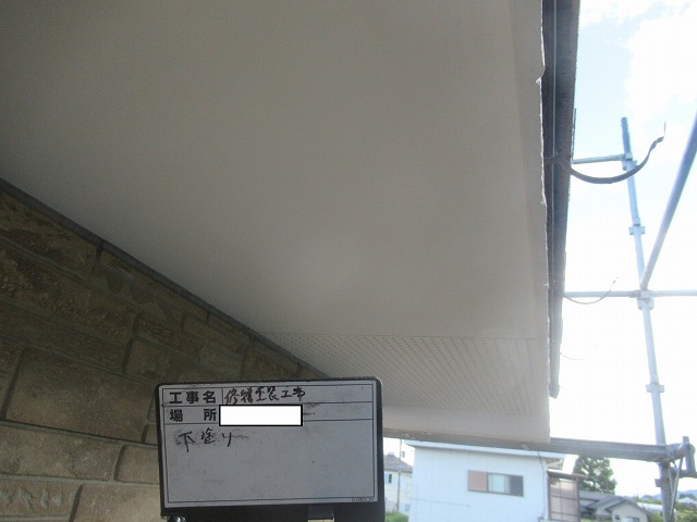 韮崎市のタイル・ブロック調住宅様で外壁に白のアクセントを追加